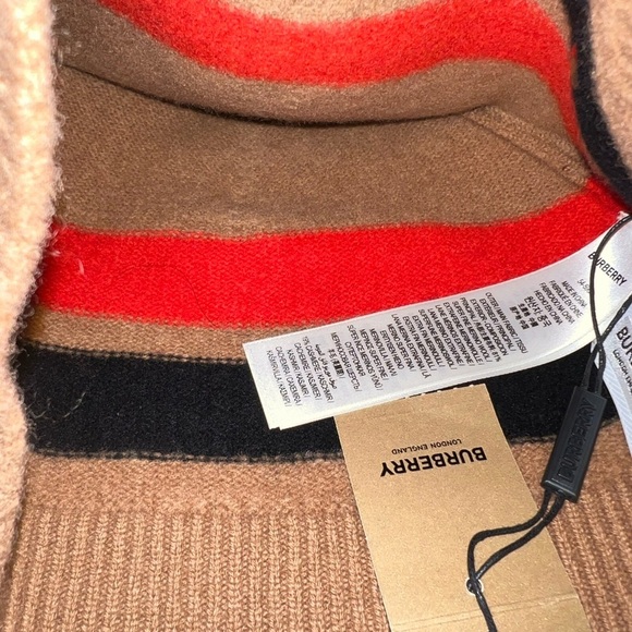 Burberry unisex cashmere & wool beanie NWT - Picture 2 of 5